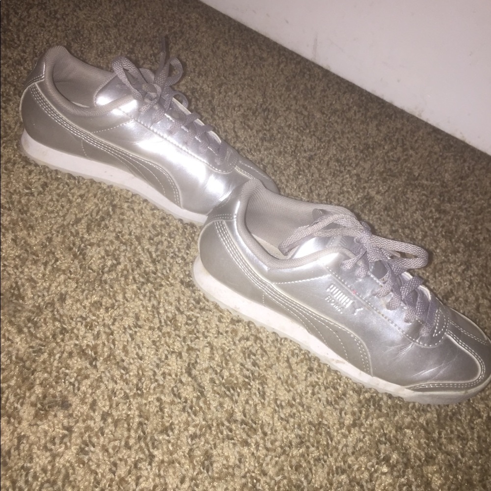 Girls silver puma